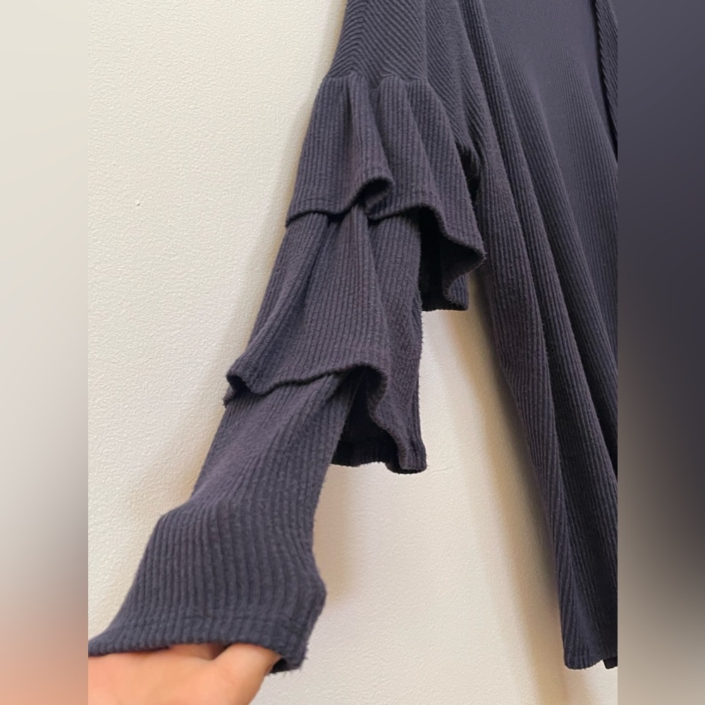 Everly Ruffle Sleeve Cardigan - Picture 2 of 8